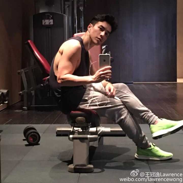 好身材要靠练 但王冠逸说自己刚开始真的很讨厌运动 不过运动久了