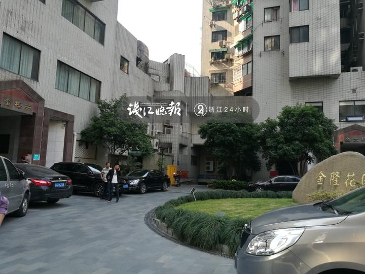 杭州金隆花园金桂轩服役20年的电梯屡屡关人为何申请了一年就是没法换