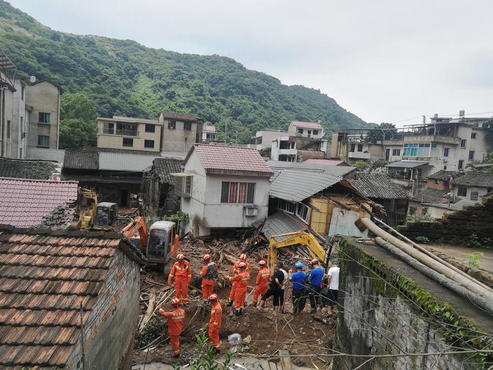 新昌一村庄12幢房屋被山洪冲毁两人遇难