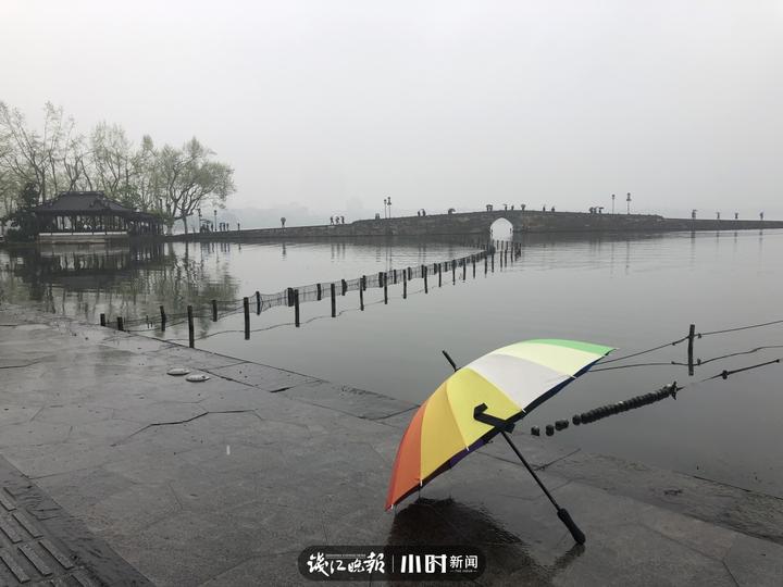 雨天,西湖断桥