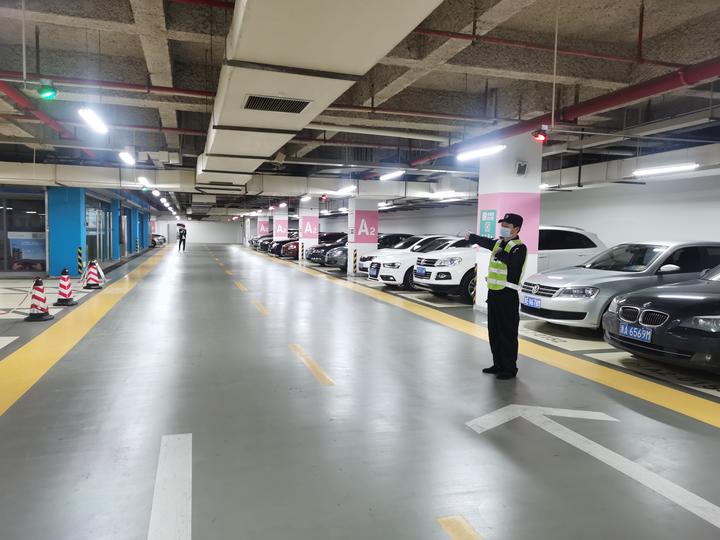 市钱投集团将于11月1日0时起在杭州东站东,西广场地下停车库实行阶梯