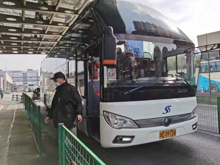 杭州五大客运场站停开去往桐庐千岛湖天台等66条线路暂无旅客滞留