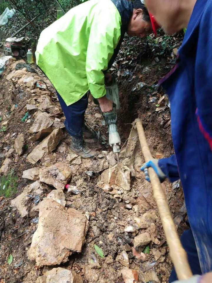 俗话说:"没有过不去的火焰山,没有攻不下的腊子口",虽然施工过程中的