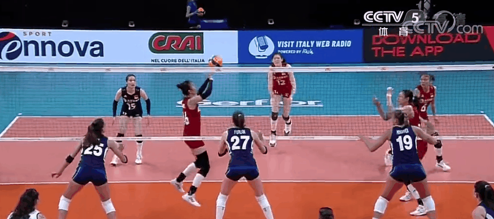 朱婷休战照样赢球!中国女排3:0完胜意大利,豪取四连胜