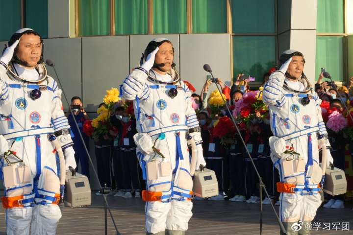 向着太空出发!聂海胜,刘伯明,汤洪波3名航天员领命出征