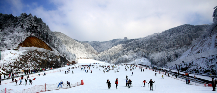 滑雪场数量南方第一商场里的滑雪机忙到满员浙江人的滑雪热情挡不住