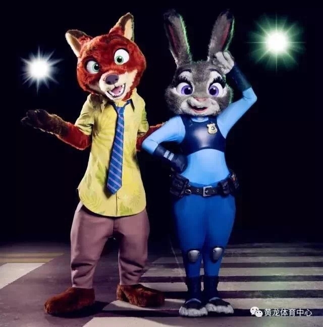 这一次还特邀了《疯狂动物城》里的兔子警官朱迪和尼克作为嘉宾▼▼▼