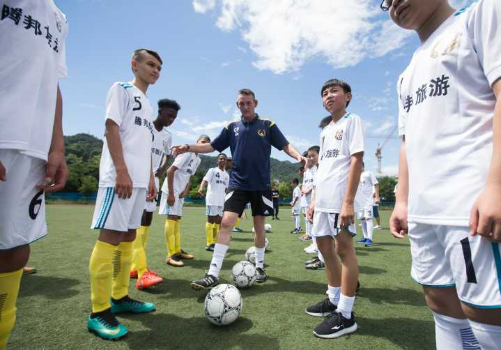 切尔西试训的13岁英国少年,要给杭州的孩子带