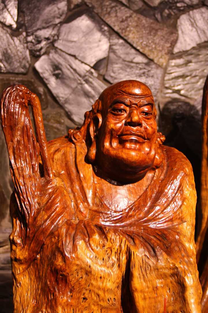 徐谷青开化根雕枯树根上的生命力