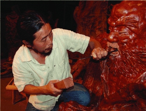 徐谷青开化根雕枯树根上的生命力