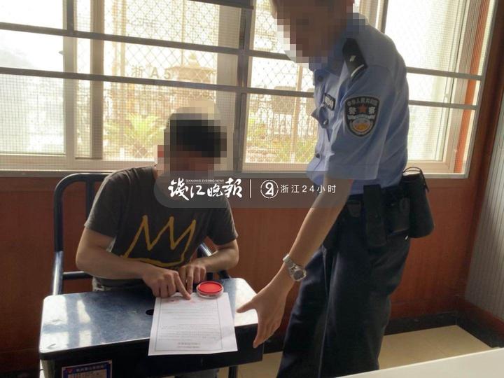 硕士男乘卧铺洗手回来 对姑娘伸出了手……