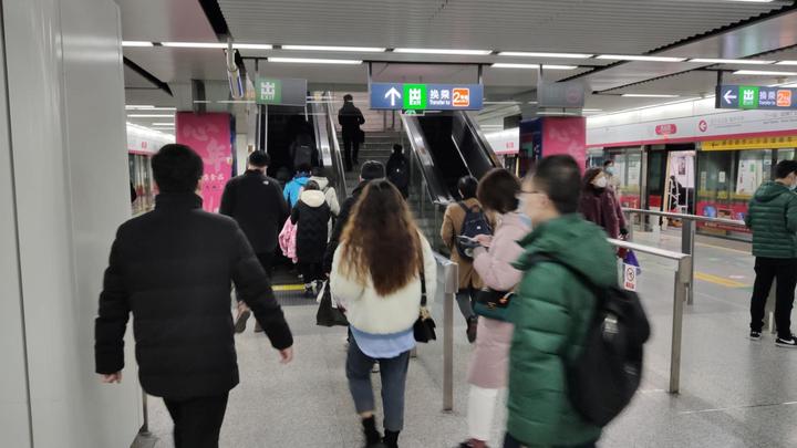 直播回放 |杭州城市交通恢复第一天,地铁、公交