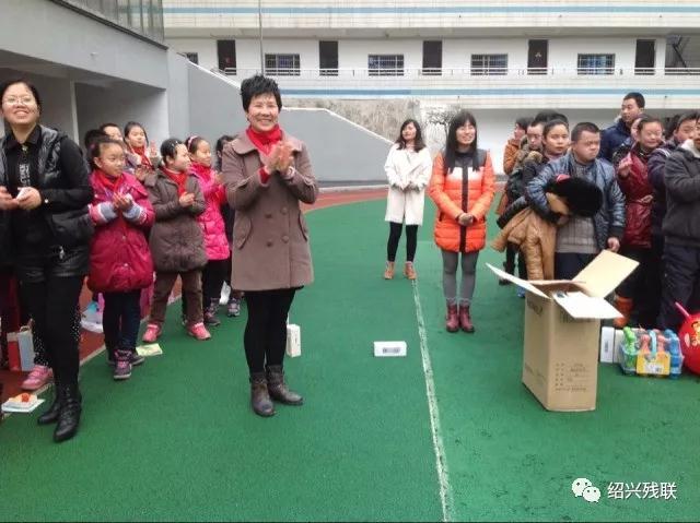 与张文宏等10人一起诸暨市特殊教育学校教师蒋春凌获2020年最美教师