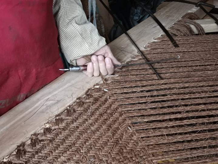 农村用绳编的床图片
