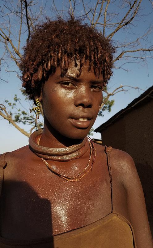 非洲红泥族头发图片