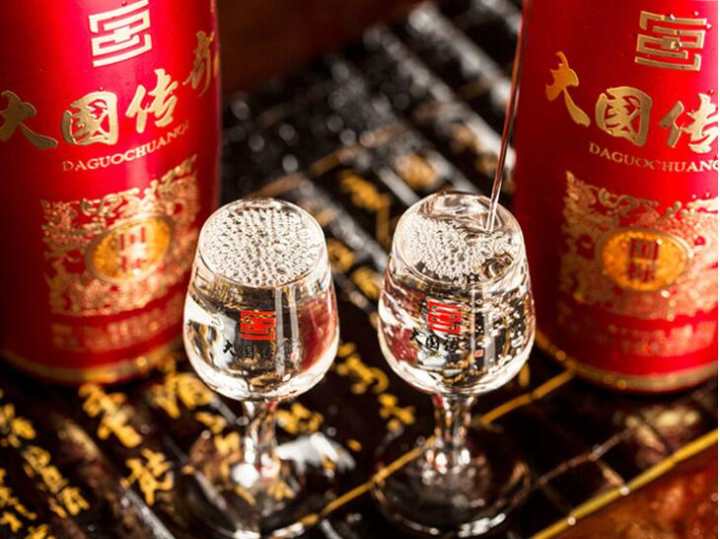 白酒的好坏你会辨别吗中国酱酒之父子女传承酿造的大国传奇酒一口正宗