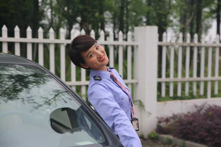 快来看中国最美路姐的微笑什么样