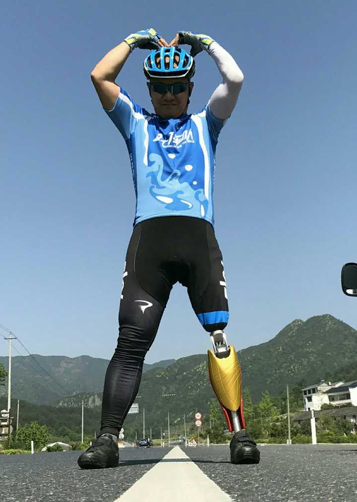 浙江金华有位独腿"钢铁侠",骑行攀岩跑步……帅到爆