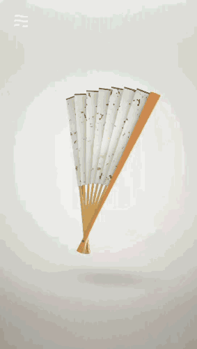 而展会现场的这些风格独特的折扇,是与app同期研发的用以盈利的线下