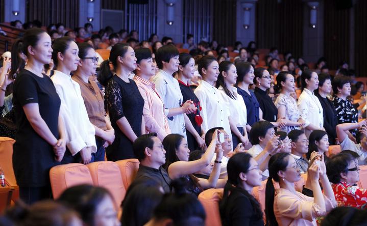 们有"小百花"原生代演员代表陈辉玲,洪瑛,邵雁,徐爱武,赵小珍,何炯华