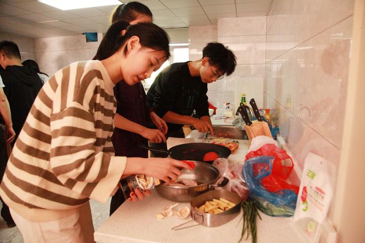 大学生自助厨房图片