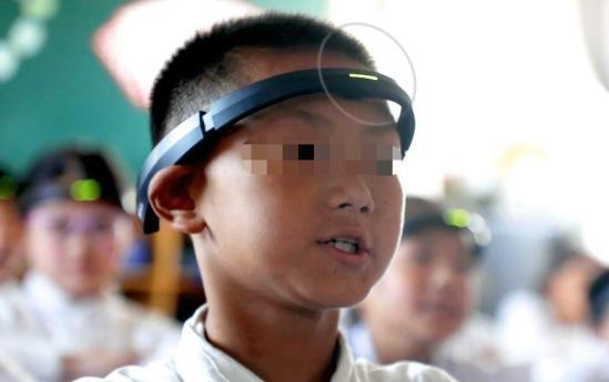快评 小学生戴头环促进学习 不是什么黑科技都能往教室里塞